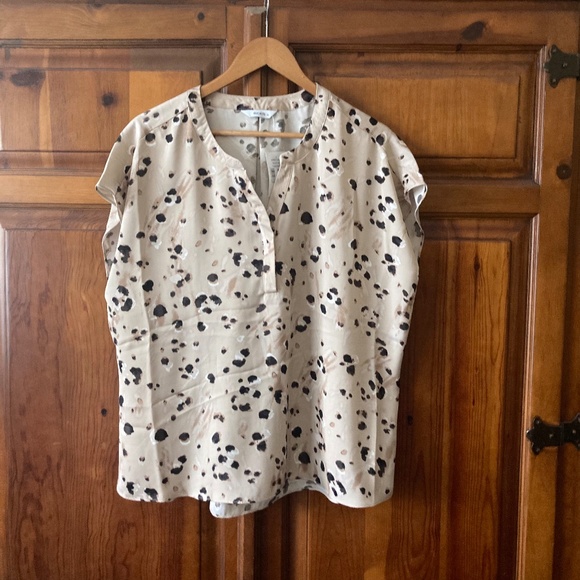 BNWT Rickie’s Flutter Sleeve cream and dark brown blouse. - Picture 1 of 5